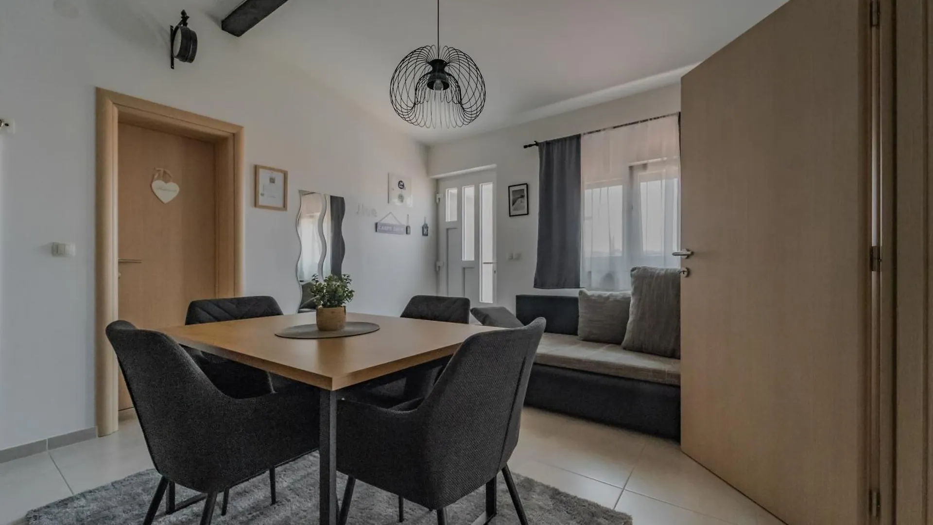 Apartments Zara Petrčane 0*,
